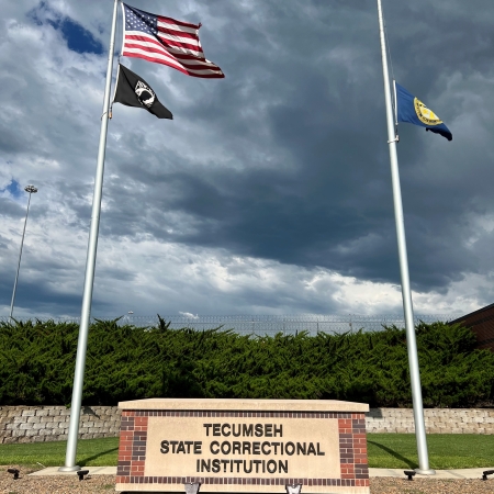 flag_pole_4-25.jpg flag_pole_4-25.jpg